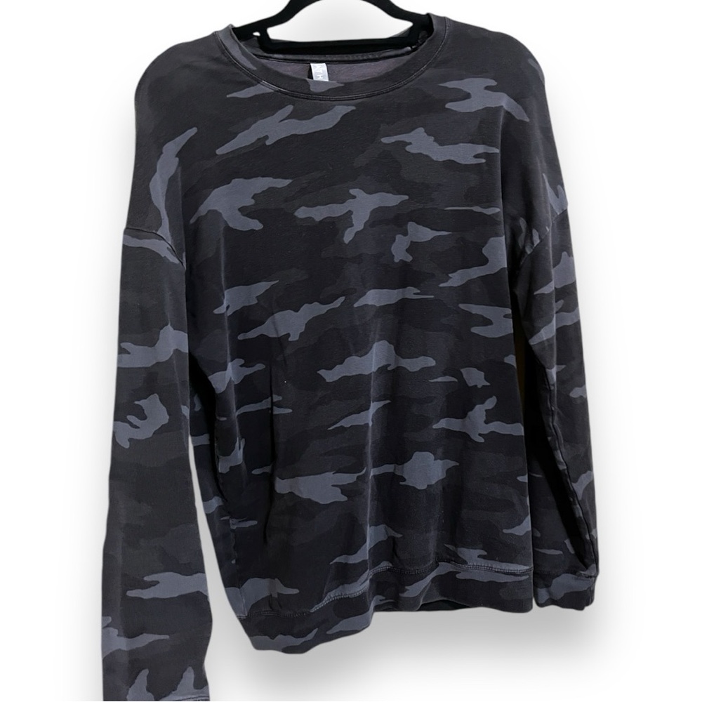 Athleta women’s camo super soft crewneck sweater size medium